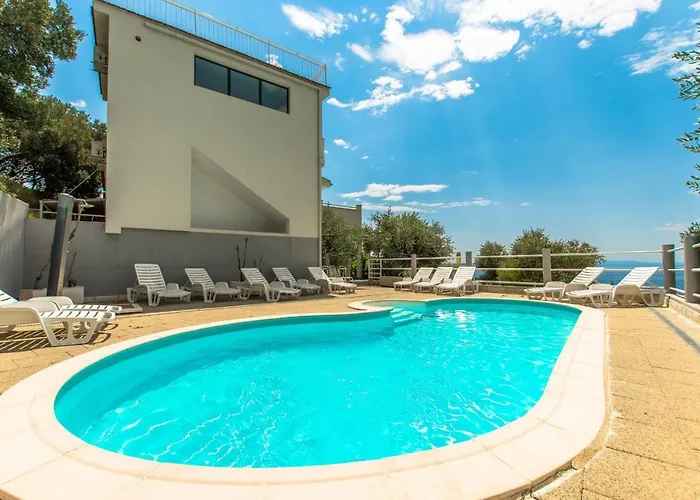 Villa Ozzi With 9 Bedrooms & Private Pool