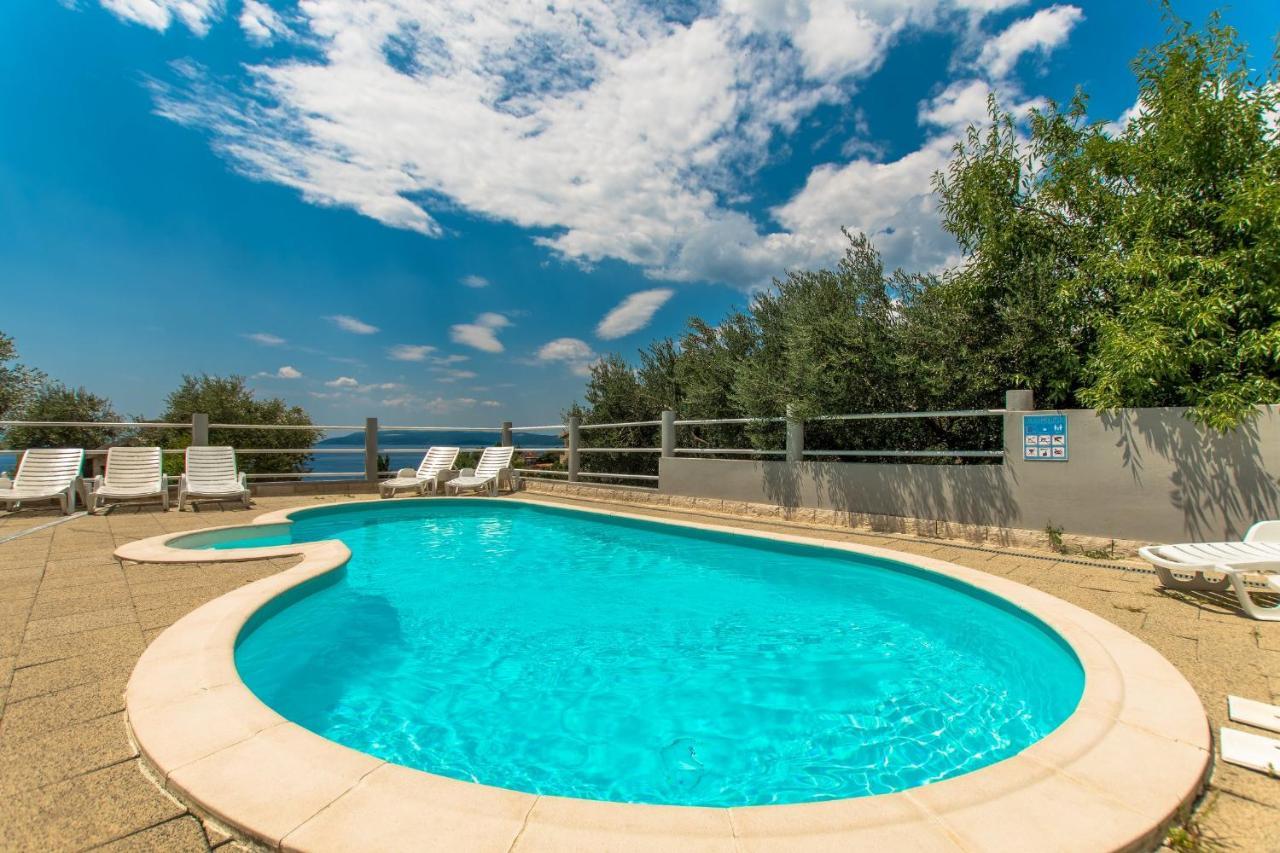 Ozzi With 9 Bedrooms & Private Pool Villa Makarska