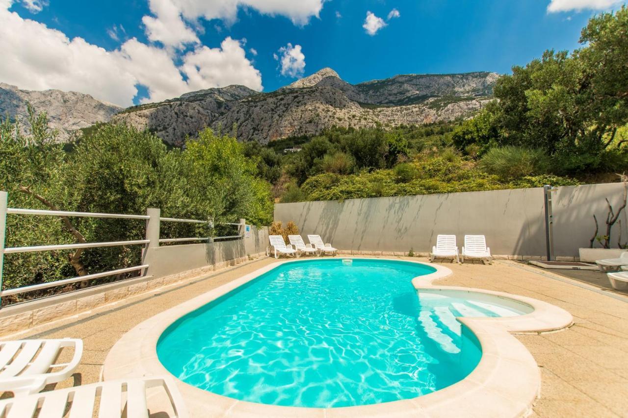 Villa Ozzi With 9 Bedrooms & Private Pool Makarska