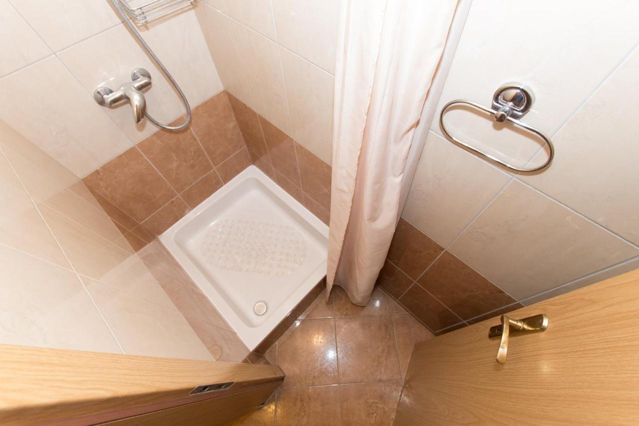 Villa Ozzi With 9 Bedrooms & Private Pool Makarska