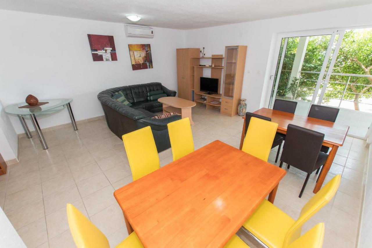 Ozzi With 9 Bedrooms & Private Pool Villa Makarska