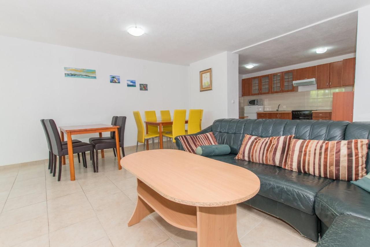 Ozzi With 9 Bedrooms & Private Pool Villa *