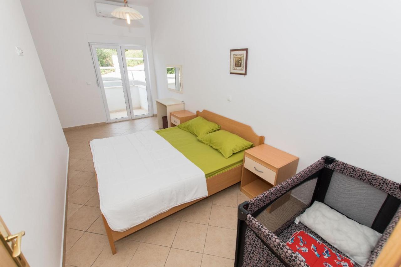 Villa Ozzi With 9 Bedrooms & Private Pool *