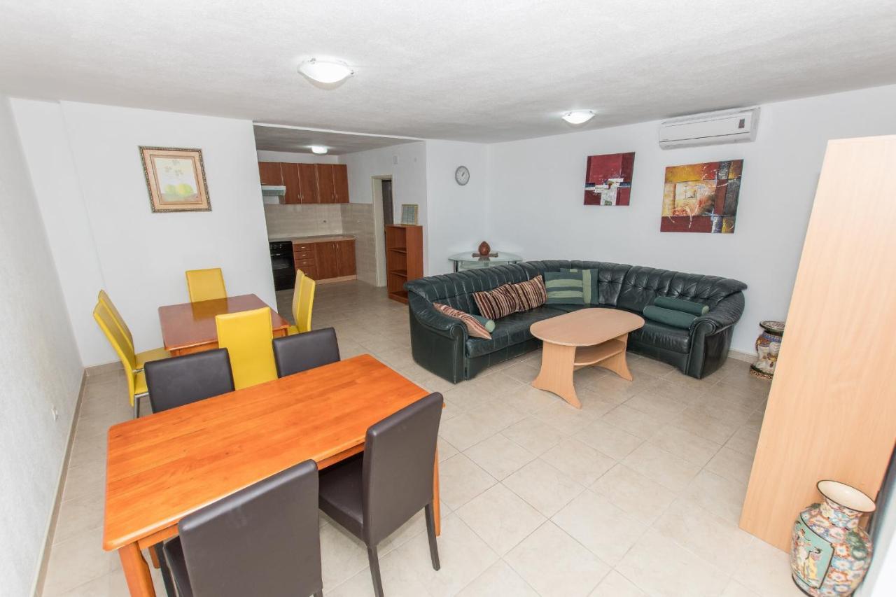 Ozzi With 9 Bedrooms & Private Pool Villa